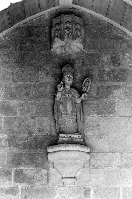 Statue (d'applique, demi-nature) : saint Germain, église Paroissiale Saint Germain (Glomel)