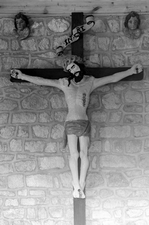 Croix : Christ en croix, chapelle Sainte-Christine (Glomel)