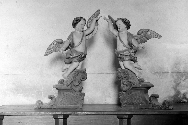 Statue (2, statuette, d'applique, en pendant) : anges, église Paroissiale Saint Pierre (Plouguernével)
