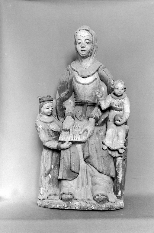 Groupe sculpté (d'applique, demi-nature) : sainte Anne Trinitaire, église paroissiale Notre-Dame (Trémargat)