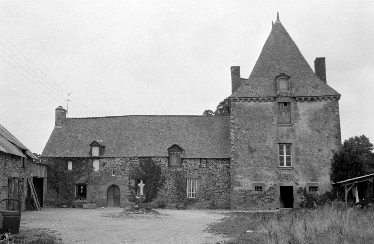 Le bâtiment en 1969 ; Ancien manoir de Sévin en 1969