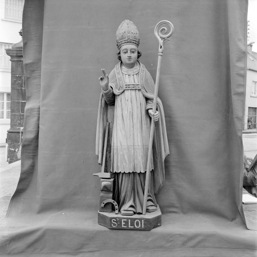 Statue (d'applique, demi-nature) : saint Eloi, église paroissiale Sainte-Madeleine (Dinéault)