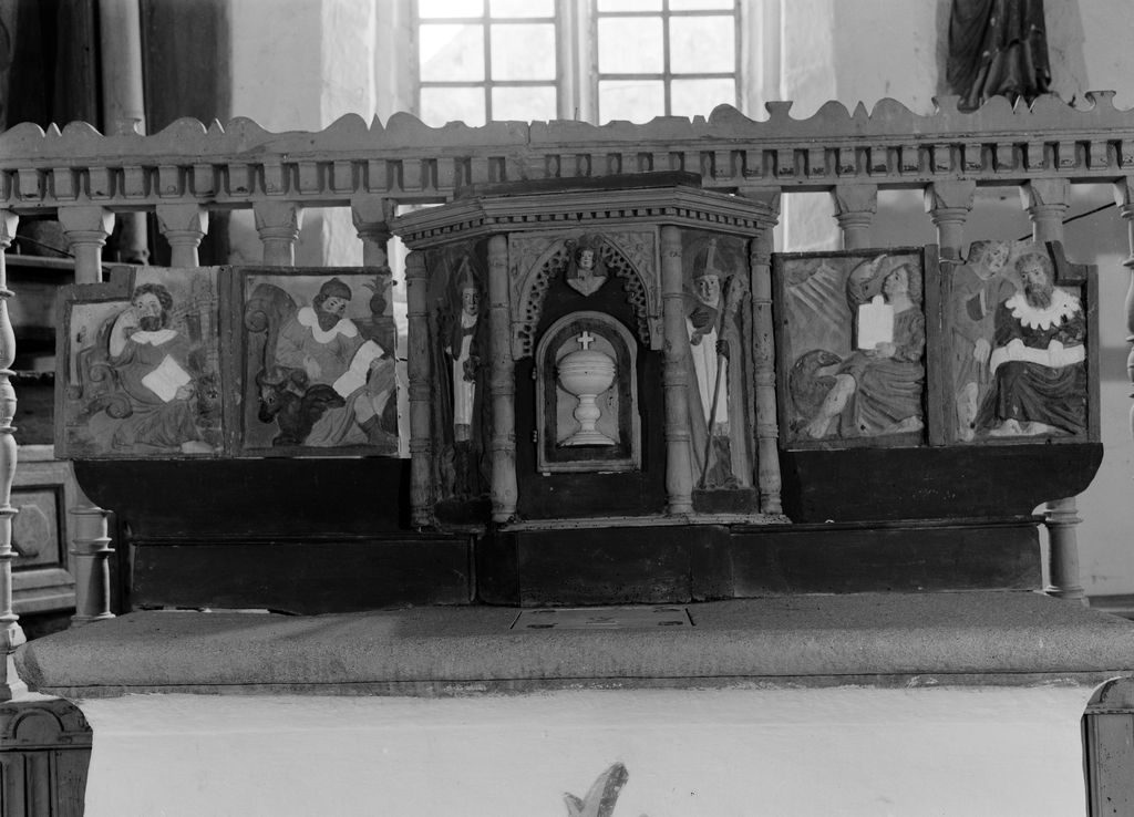 Autel, tabernacle, prédelle (maître-autel), chapelle Saint-Jean (Saint-Nic)