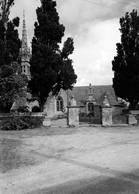 Eglise paroissiale Saint Méen, place de la mairie (Ploéven)