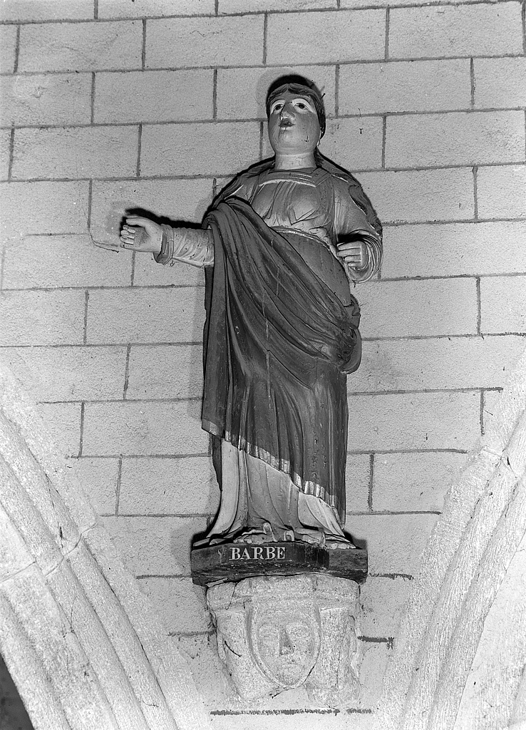 Statue (d'applique, petite nature) : sainte Barbe, chapelle Notre-Dame (Châteaulin)