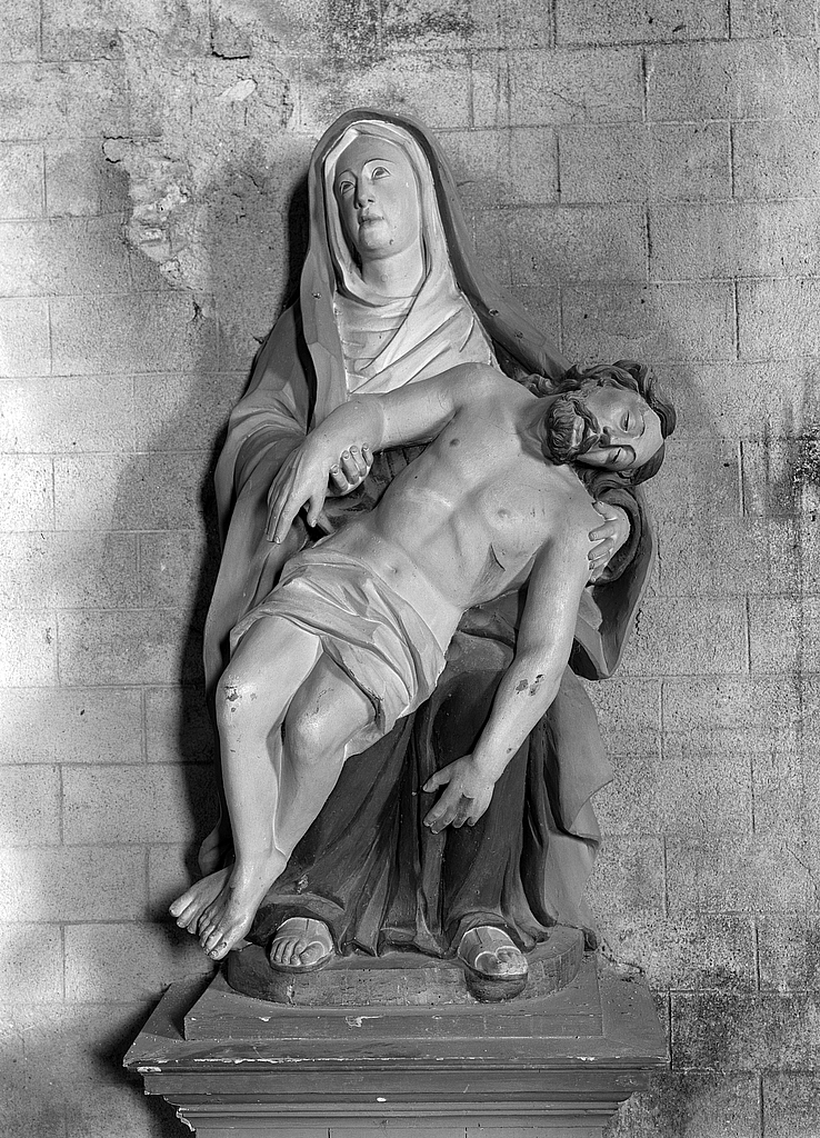 Groupe sculpté (d'applique, petite nature) : Vierge de pitié, chapelle Notre-Dame (Châteaulin)