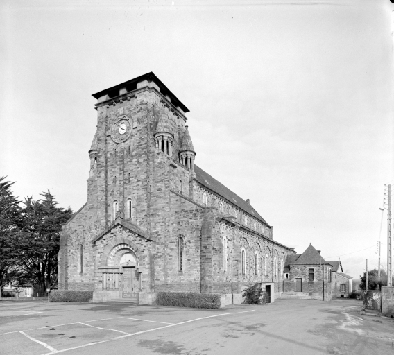 Prieuré de bénédictins, église paroissiale Saint-Pierre (Pléchâtel)