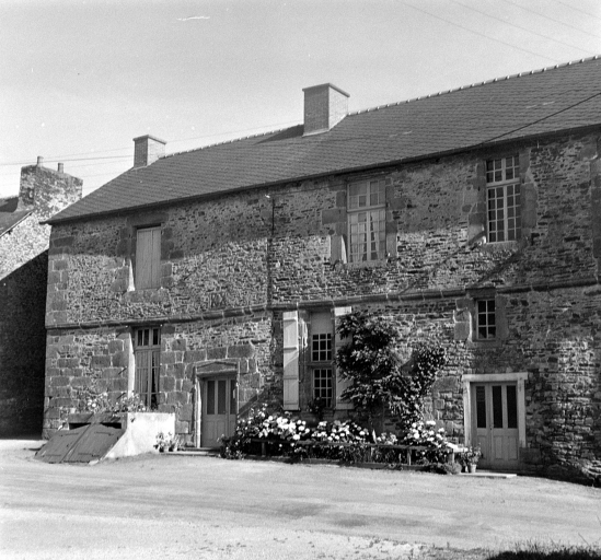 Vue générale en 1970 ; Rue du Bain