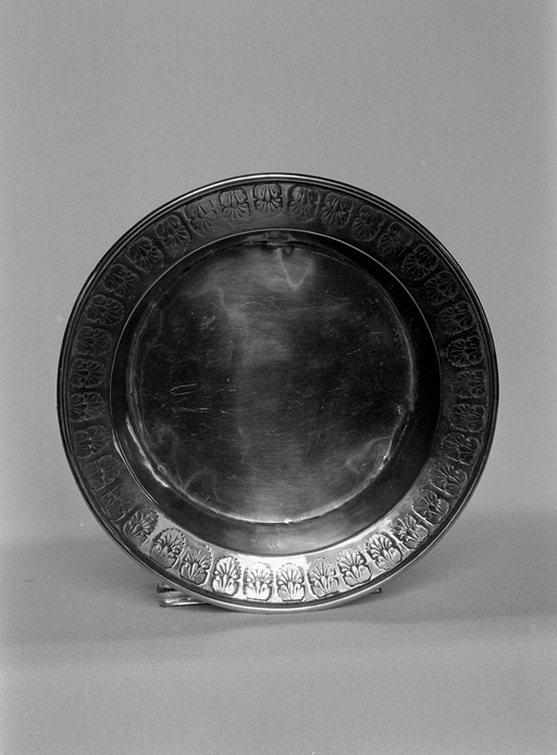 Plat (3), église Paroissiale Saint Germain (Glomel)