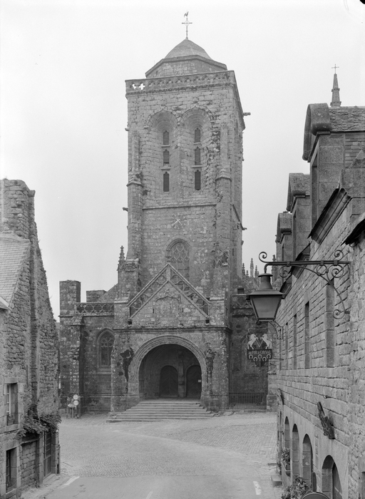 Eglise paroissiale Saint-Ronan, place de l'Eglise (Locronan)