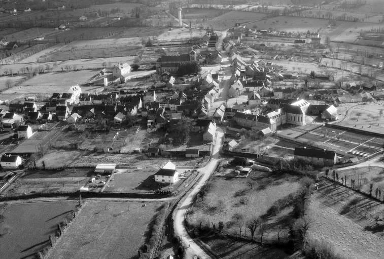 Vue aérienne du bourg.