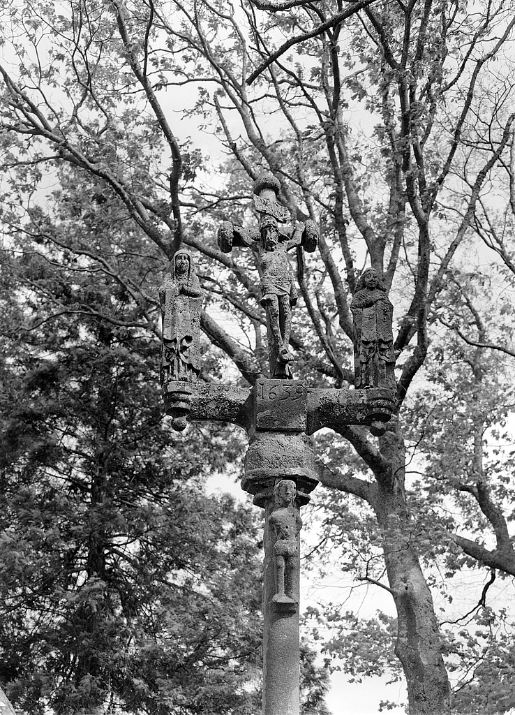 Croix, face ouest, crucifixion.