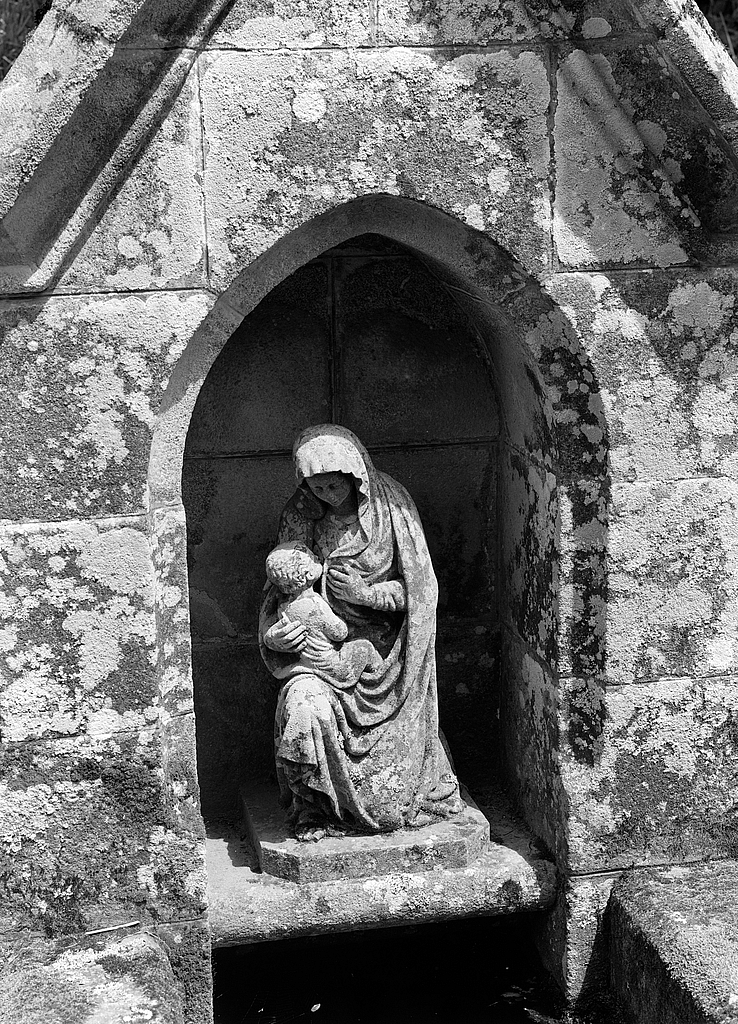 Vierge allaitant, vue générale.