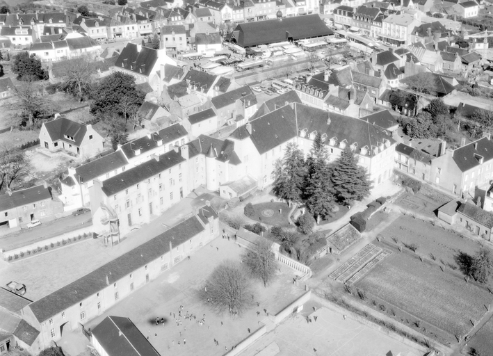 Couvent du Sacré Cœur, Congrégation enseignante des Sœurs de Kermaria, rue de Quimper (Le Faouët)