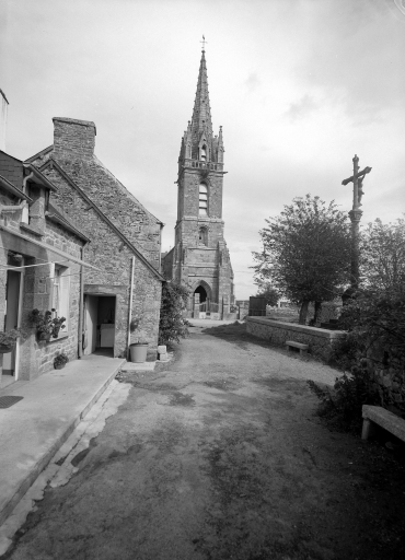 Vue de la tour prise de l'ouest