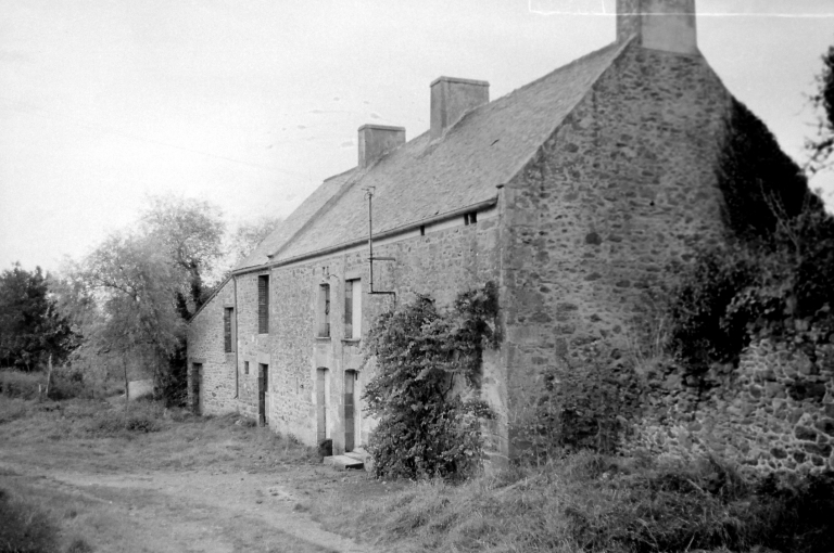 Lancieux, le Vileu. Ferme (cliché pré-inventaire, 1974) ; Lancieux, le Vileu. Ferme (cliché pré-inventaire, 1974)