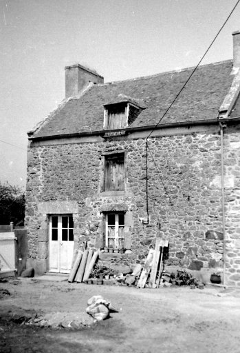 Lancieux, la Ridelais. Maison (cliché pré-inventaire, 1974) ; Lancieux, la Ridelais. Maison (cliché pré-inventaire, 1974)