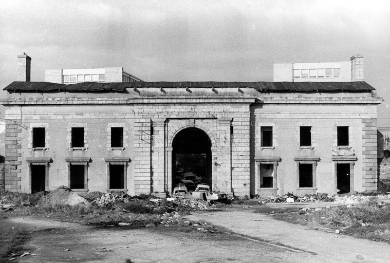 Porte du corps de place, puis de Penfeld ou du Bouguen (tournée vers la ville) (Brest) ; Fortifications d'agglomération (Brest)