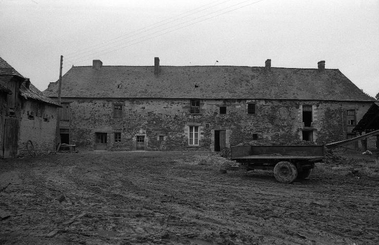 Manoir de Ménard (Chavagne) ; Manoirs et maisons de retenue (Chavagne)