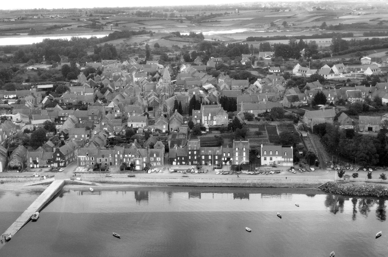 Vue aérienne, village et front de Rance ; Vue aérienne, quai de Rance