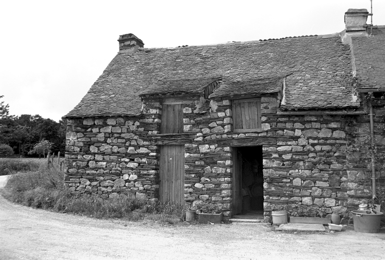La maison en 1975 : vue générale sud-est