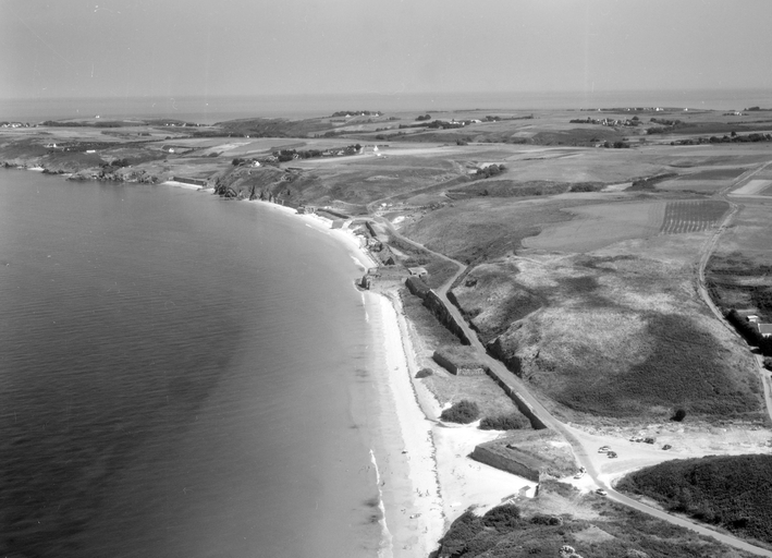 Vue aérienne prise du nord-ouest ; Vue aérienne prise du nord-ouest