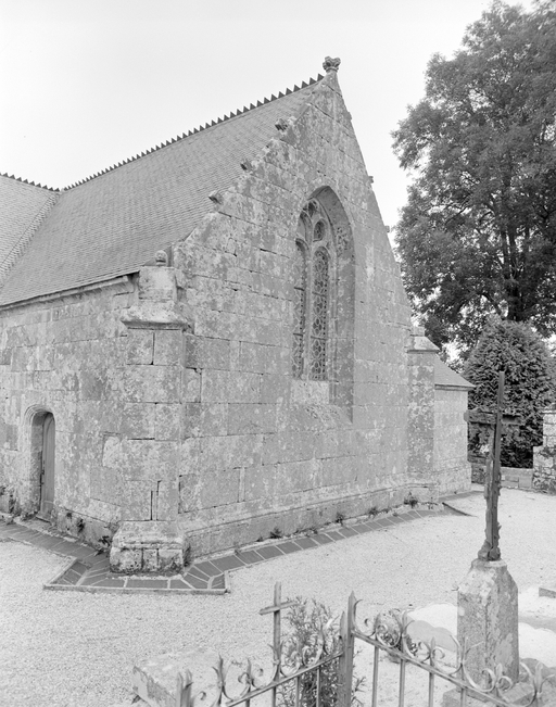 Vue axiale du pignon sud de la chapelle sud