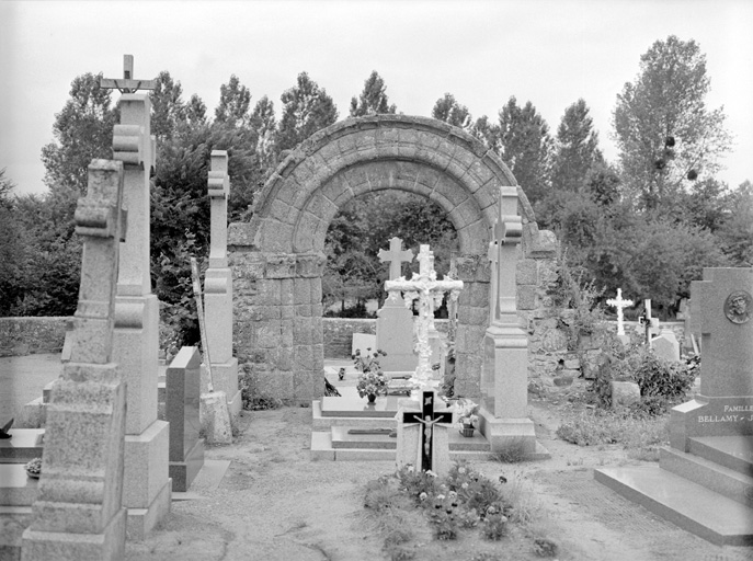 Ancienne église, portail : vue générale