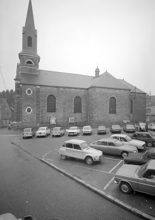 Eglise paroissiale Saint-Gurval, place de la mairie (Guer)