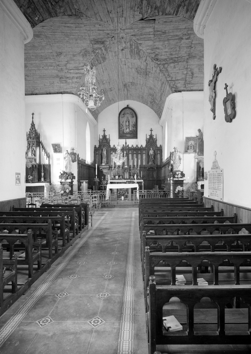 Vue intérieure vers le choeur.