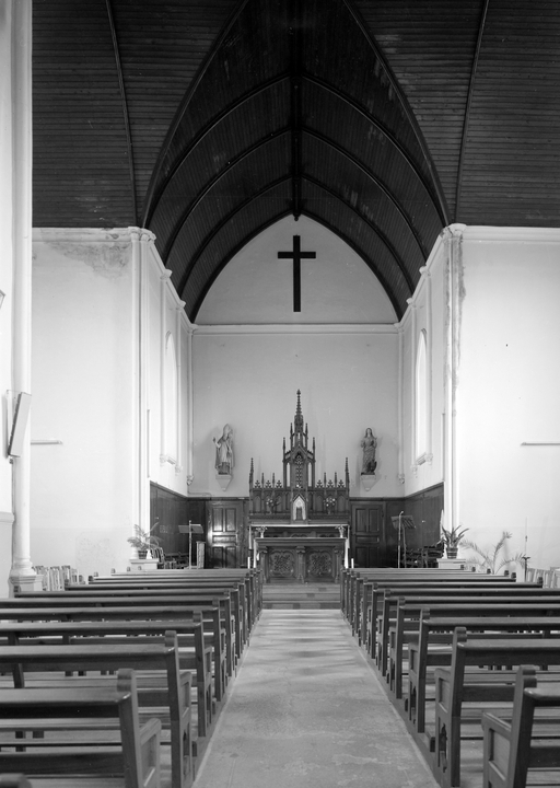 Vue intérieure vers le choeur.