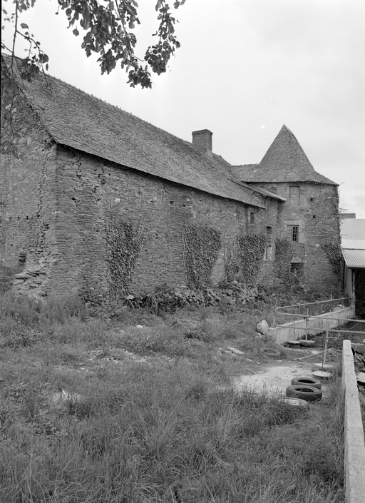 Tour de l'élévation postérieure nord-est.