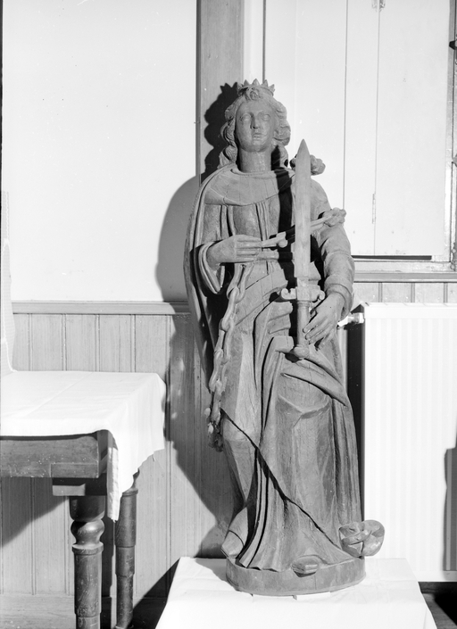 Statue de Sainte-Reine.