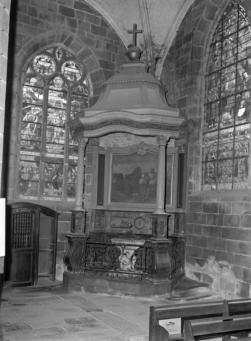 Fonts baptismaux (cuve baptismale à infusion), église paroissiale Saint-Sulpice (Fougères)