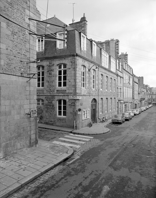 Vue générale de la façade est.