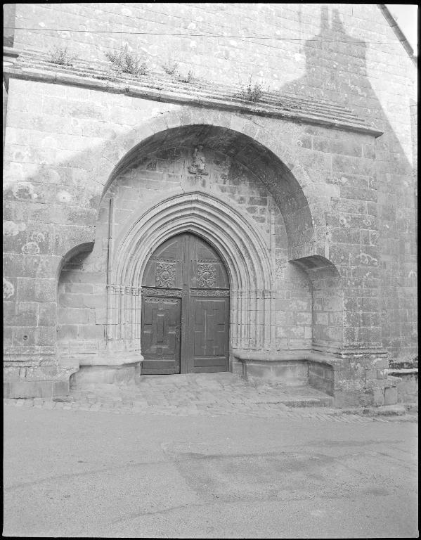 Eglise : élévation ouest : le porche.