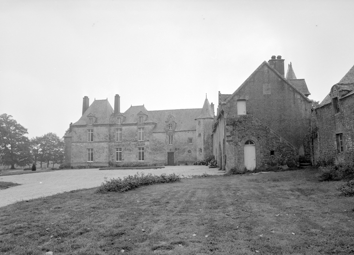 Logis, vue générale ouest.