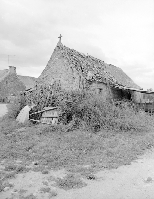 Chapelle, actuellement dépendance agricole, la ville es Cart (Caden)