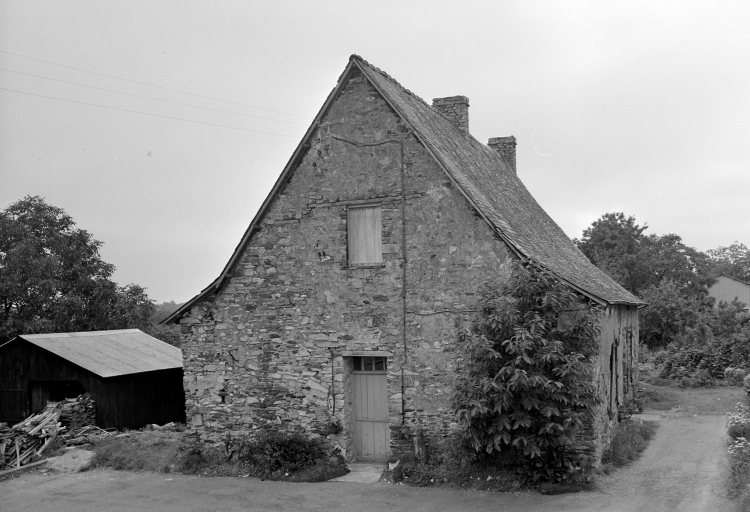 Eglise paroissiale Saint-Pierre, près du Cimetière (Marpiré)