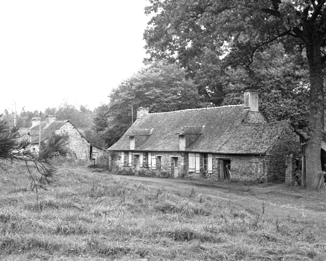 Logements face à la chapelle P