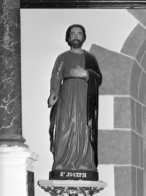Statue de saint Joseph, vue de face.