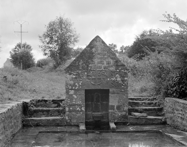 Fontaine de dévotion Saint-Justin, Lansaludo (Guiler-sur-Goyen)