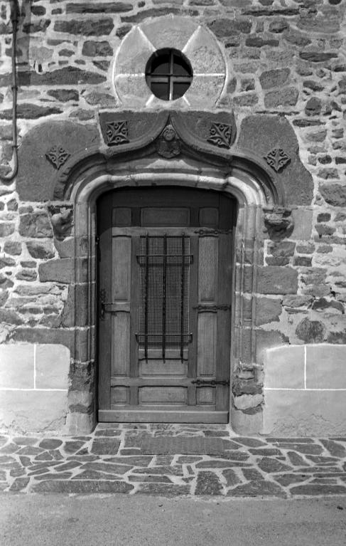 Porte principale : vue générale.