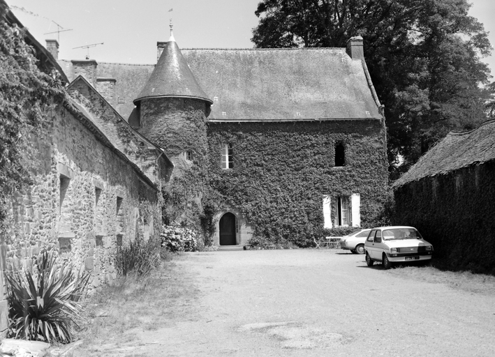 Manoir, vue générale ouest.