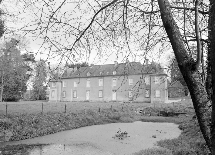 Château : élévation ouest (état en 1983)