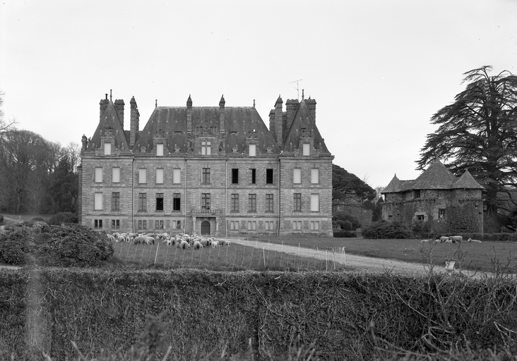 Château : élévation sud (état en 1983)