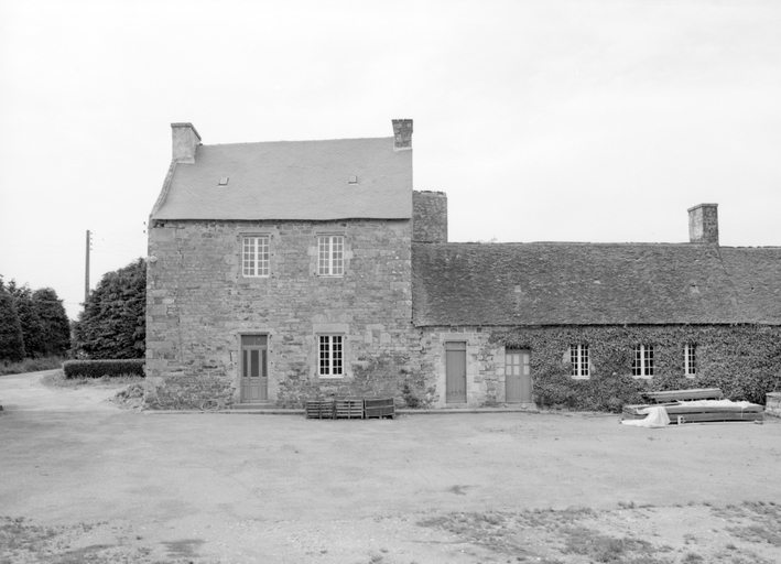 Logis, élévation sud.