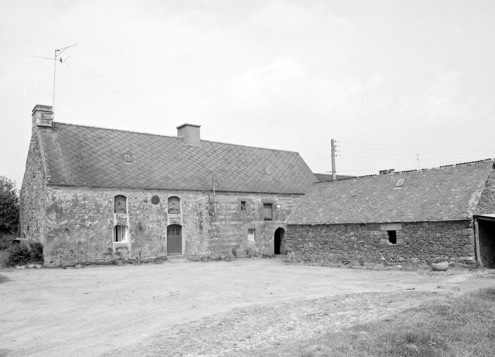 Ferme n°1, logis et dépendances sud.