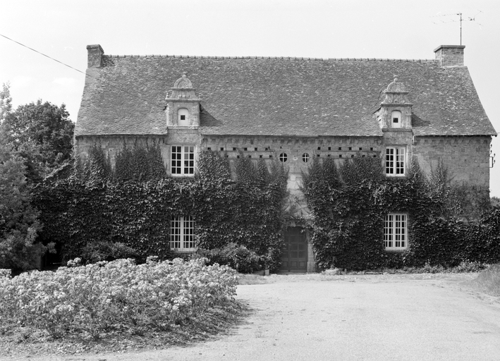 Logis, élévation sud.