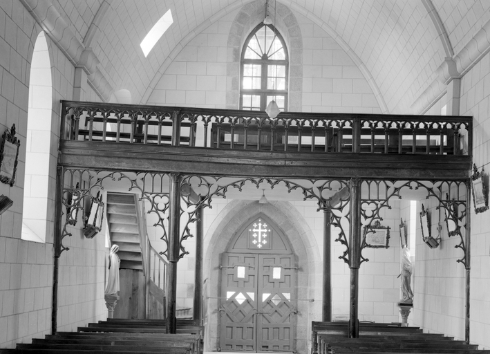 Tribune, vue générale.